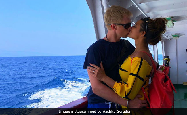 Aashka Goradia Brent Goble S Kiss And Sail Pic Is Now Viral See more of aashka goradia on facebook.