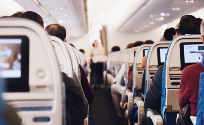 अब Air India की पेरिस से दिल्ली आ रही फ्लाइट में शख्स ने महिला यात्री के कंबल पर किया पेशाब
