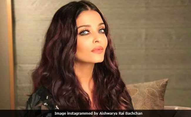 Woh Kaun Thi? Remake: Aishwarya Rai Bachchan Might Be Cast In Sadhana's Role