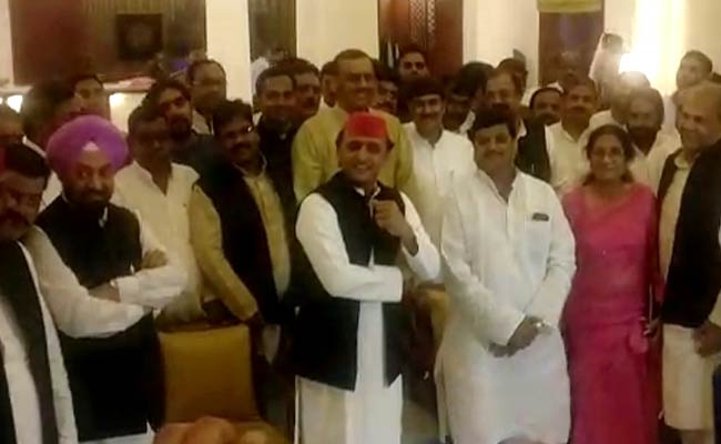 Well-Attended Samajwadi Dinner Brightens Mayawati's Rajya Sabha Hopes