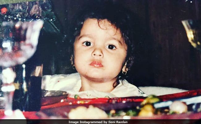 Alia Bhatt Turned 25, Gets Birthday Wishes From Aamir Khan, Akshay Kumar And Others