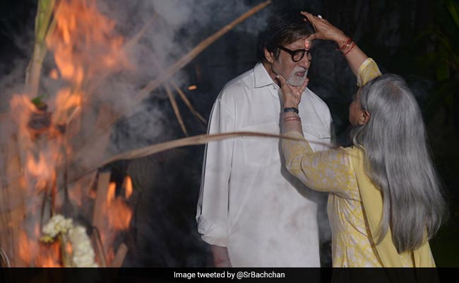 अमिताभ बच्चन ने जलाई होलिका, बॉलीवुड के इन स्टार्स ने भी दी होली की शुभकामनाएं