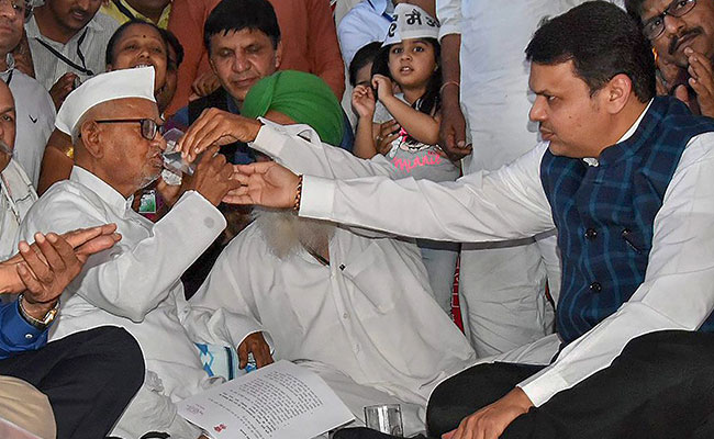 Anna Hazare Breaks Fast Over Lokpal After Devendra Fadnavis Meets Him