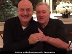 Robert De Niro Sings At Anupam Kher's Surprise Birthday Party He Hosted