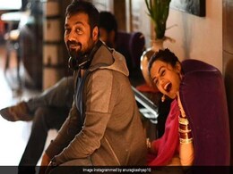 तापसी पन्नू की गोद में बैठना अनुराग कश्यप को पड़ा भारी, सोशल मीडिया पर जमकर उड़ा मजाक तापसी पन्नू की गोद में बैठना अनुराग कश्यप को पड़ा भारी, सोशल मीडिया पर जमकर उड़ा मजाक
