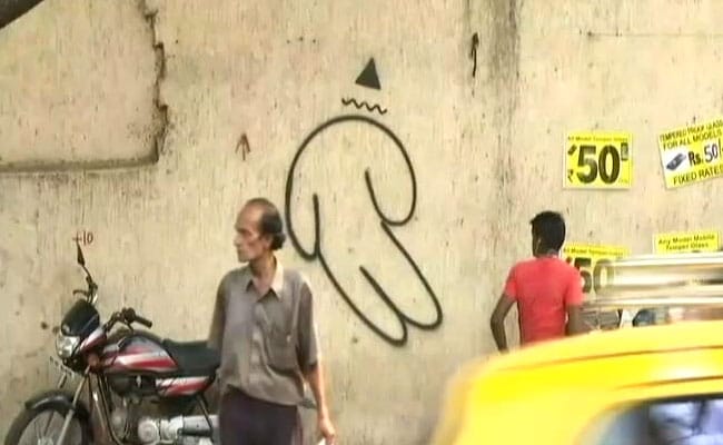 Spotted In Mumbai, Strange Graffiti With Shades Of Banksy