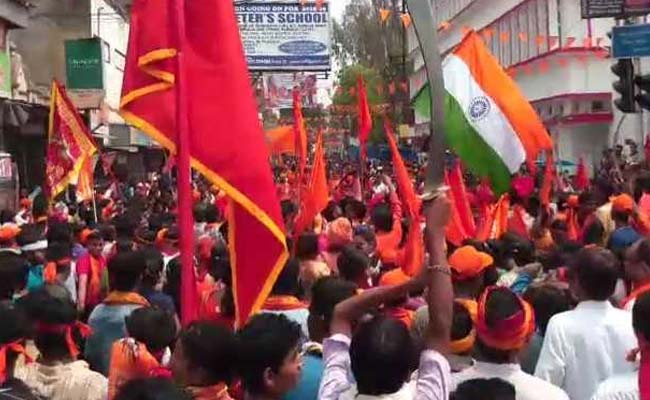 कोलकाता: रामनवमी के मौके BJP ने निकाली रैलियां, जवाब में TMC ने निकाला रंगारंग जुलूस