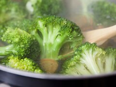 Boiling Vegetables Is Not Very Healthy- Here's The Best Way To Cook Them!