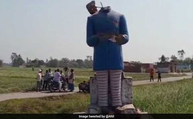 अब उत्तर प्रदेश के आजमगढ़ में अंबेडकर की मूर्ति तोड़ी गई, मौके पर पुलिस मौजूद