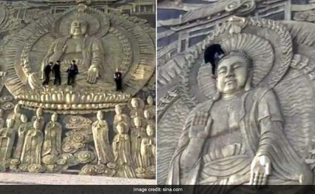 फोटो क्लिक कराने के लिए इन चीनी लोगों ने की शर्मनाक हरकत, बैठ गए मूर्ति के सिर पर