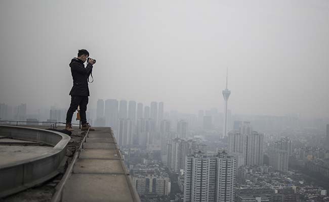 Undeterred By Death Of "Rooftopper", In Pursuit Of The Perfect Photo