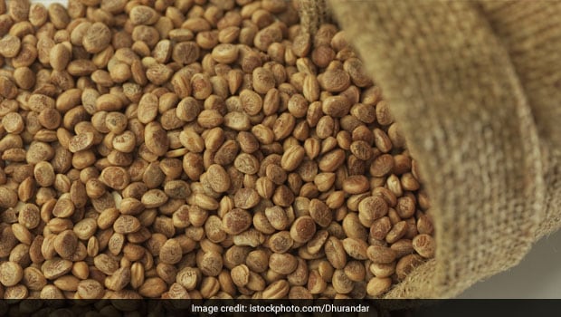 क्या आपको पता है काजू, बादाम से कही ज्यादा पॉवरफुल है ये छोटा सा मेवा, फायदे जानकर आज से ही खाने लगेंगे आप