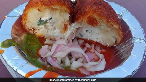 Dahi Ke Sholay: दही से बने ये डीप फ्राइड स्नैक्स आजकल हर किसी के फेवरेट हैं! Dahi Ke Sholay: दही से बने ये डीप फ्राइड स्नैक्स आजकल हर किसी के फेवरेट हैं!