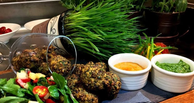 Gaith Dal Fritters With Himalayan Chutney