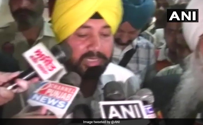 Daler Mehndi gets 2-year jail term in 2003 human trafficking case