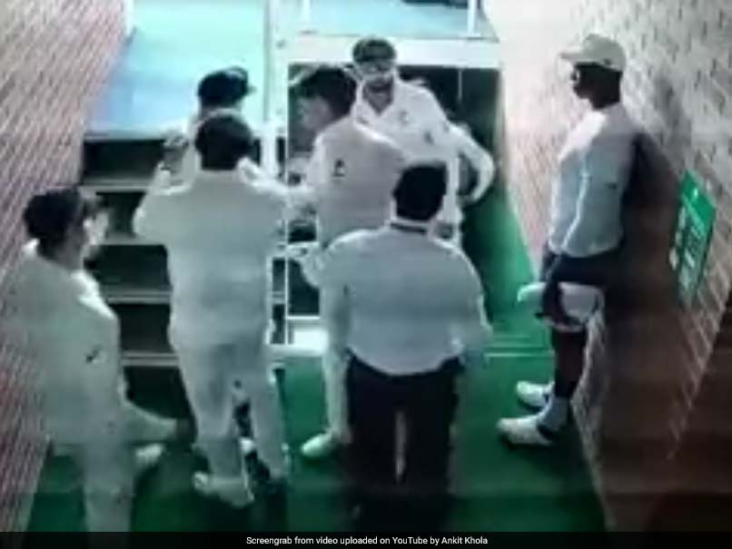 Watch: David Warner Has To Be Restrained In Fiery Altercation With Quinton de Kock