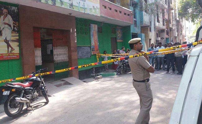 दिल्ली के स्कूल में गार्ड की हत्या, पुलिस कर रही है छानबीन
