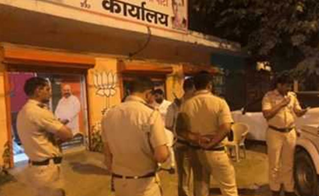 दिल्ली : बीजेपी नेता विकास पराशर के दफ्तर में दो गुटों में झगड़ा, फायरिंग, एक घायल