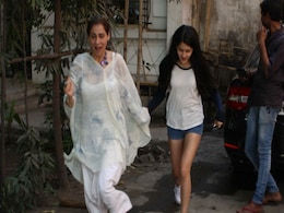 Meet Rinke Khanna's Daughter Naomika (All Smiles With Nani Dimple Kapadia) Meet Rinke Khanna's Daughter Naomika (All Smiles With Nani Dimple Kapadia)