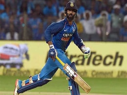 धोनी से तुलना पर बोले दिनेश कार्तिक, ‘वो यूनिवर्सिटी के ‘टॉपर’ हैं, जबकि मैं अब भी पढ़ रहा हूं' धोनी से तुलना पर बोले दिनेश कार्तिक, ‘वो यूनिवर्सिटी के ‘टॉपर’ हैं, जबकि मैं अब भी पढ़ रहा हूं'