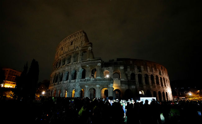 Earth Hour 2018: Cities Go Dark As Global Climate Campaign Kicks Off