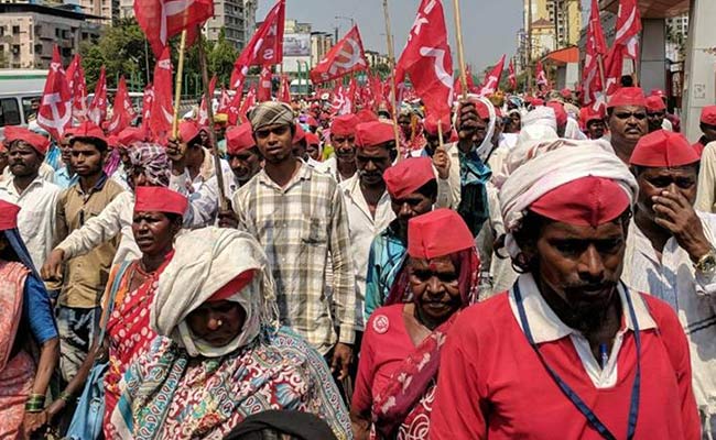 हजारों किसानों का मोर्चा मुंबई पहुंचा, सोमवार को महाराष्ट्र विधानसभा के घेराव का ऐलान