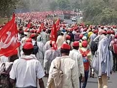A Sea Of Red Marches To Mumbai As 25,000 Farmers Demand Loan Waiver