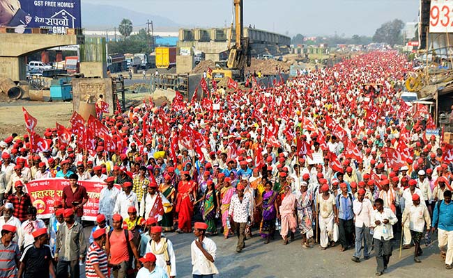 Maharashtra Farmers' Protest Highlights: Protestors Start Overnight March Towards Azad Maidan