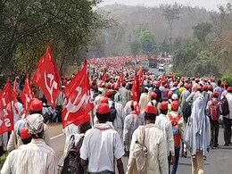 A Sea Of Red Marches To Mumbai As 25,000 Farmers Demand Loan Waiver A Sea Of Red Marches To Mumbai As 25,000 Farmers Demand Loan Waiver