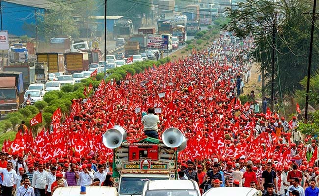 Maharashtra Farmers' March: Walking 180 km, 35,000 Farmers Reach Mumbai For Debt Waiver, Fair Pay