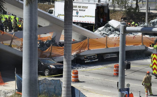 फ्लोरिडा इंटरनेशनल यूनिवर्सिटी के पास पैदल यात्री पुल गिरा, हादसे में कई लोगों की मौत