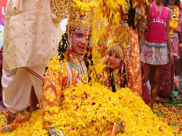 Happy Holi 2018: शिव-पार्वती से राधा-कृष्ण तक, जानें होली से जुड़ी सभी मान्यताएं Happy Holi 2018: शिव-पार्वती से राधा-कृष्ण तक, जानें होली से जुड़ी सभी मान्यताएं