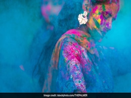 गानों और गुलाल के साथ धूमधाम से मनाई गई रंगपंचमी गानों और गुलाल के साथ धूमधाम से मनाई गई रंगपंचमी