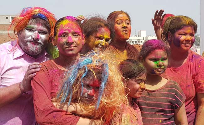 holi
