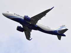 एयरलाइन्स कंपनी इंडिगो और गोएयर ने आज करीब 50 उड़ानें रद्द की