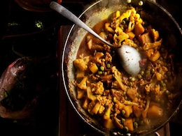 Rujuta Diwekar भी मानती हैं लोहे के बर्तन में बने खाने को अच्छा, जानिए किन सब्जियों को Iron Utensils में पकाया जाता है और किन्हें नहीं  Rujuta Diwekar भी मानती हैं लोहे के बर्तन में बने खाने को अच्छा, जानिए किन सब्जियों को Iron Utensils में पकाया जाता है और किन्हें नहीं