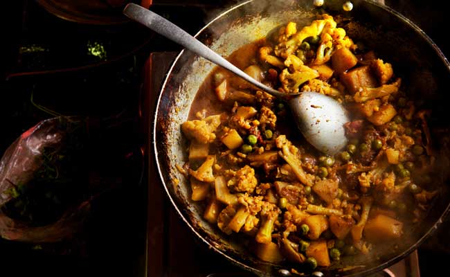 लोहे के बर्तनों में खाना पकाने से कितना आयरन मिलता है? जानें लोहे के बर्तन में खाना पकाने के फायदे और नुकसान