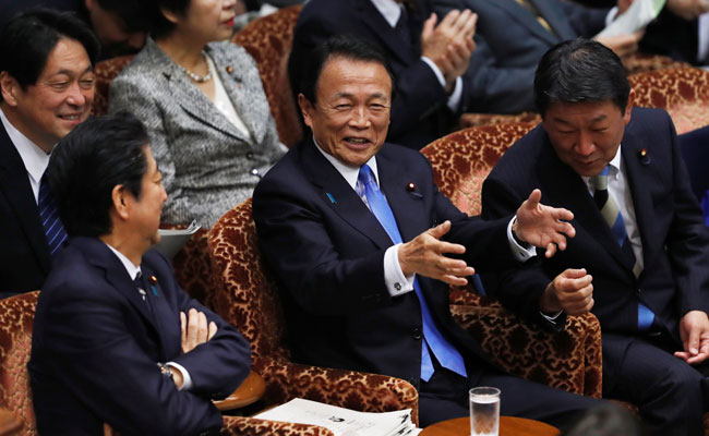 Japan Finance Minister Aso Says Must Avoid Bilateral FTA With US