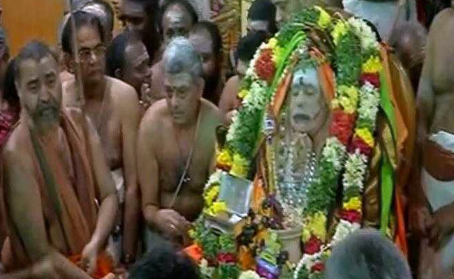 कांची कामकोटि पीठ प्रमुख जयेंद्र सरस्वती को वृंदावन एनेक्सी में दी गई महासमाधि