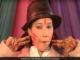 Holi 2018: होली पर इस गोरी ने गाया 'जोगीरा सा रा रा', Video से सोशल मीडिया पर मचा तहलका Holi 2018: होली पर इस गोरी ने गाया 'जोगीरा सा रा रा', Video से सोशल मीडिया पर मचा तहलका