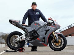 2018 Isle of Man: Michael Dunlop Signs On John McGuinness