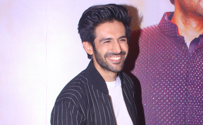 Kartik Aaryan Was Mobbed While At A Mall With His Mother