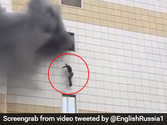 VIDEO: मॉल में लगी आग तो बचने के लिए खिड़कियों से कूदे लोग, बच्चे भी जलकर मरे