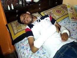 Flipkart Delivery Man Choked With Shoe Lace, Stabbed Allegedly Over Late Service Flipkart Delivery Man Choked With Shoe Lace, Stabbed Allegedly Over Late Service