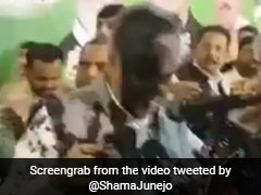 पाकिस्तान के विदेश मंत्री के चेहरे पर पोती स्याही, मुंह धोकर पूरा किया भाषण