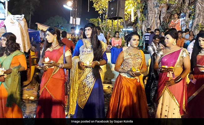 This Kerala Temple Has Got Hundreds Of Men Dressed Up As Women In A Popular  Ritual