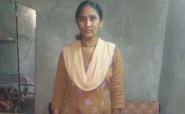 Removing 'Dis' From Her Ability, Raziaben From Ahmedabad Stood Up For Her Family's Basic Requirements And Started Earning Removing 'Dis' From Her Ability, Raziaben From Ahmedabad Stood Up For Her Family's Basic Requirements And Started Earning