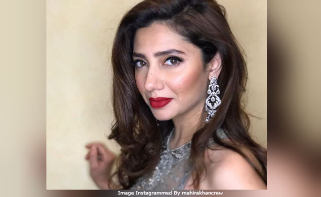 Mahira Khan Dancing To <i>UP Bihar Lootne</i> At A <i>Mehendi</i> Is Breaking The Internet