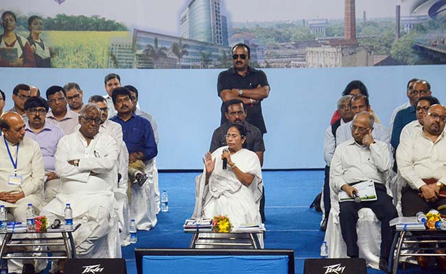 Mamata Banerjee Backs KCR's Call For National Front Without BJP, Congress
