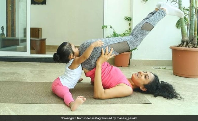 ये एक्ट्रेस कर रही थी एक्सरसाइज, बेटी को यूं आया प्यार... वीडियो हुआ वायरल